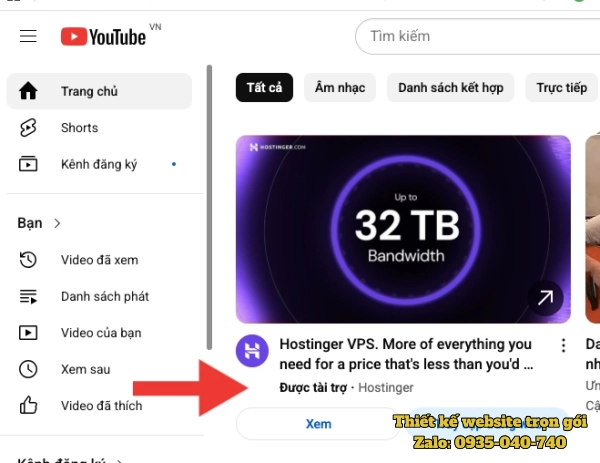 Quảng cáo hiển thị với banner trên ứng dụng Youtube